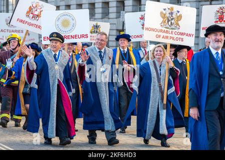 Moderne Livree-Firmen nehmen an der Lord Mayor's Show Parade in der City of London, Großbritannien, Teil. Honourable Company of Air Pilots Stockfoto