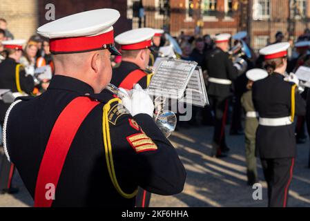 SURBITON RBL JUGEND-MARSCHKAPELLE mit Aces High, Luftwaffenmarsch, von Ron Goodwin bei der Lord Mayor's Show Parade in der City of London, Großbritannien Stockfoto