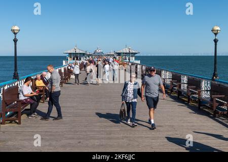 Llandudno Pier in Llandudno, Nordwales, Großbritannien. Stockfoto