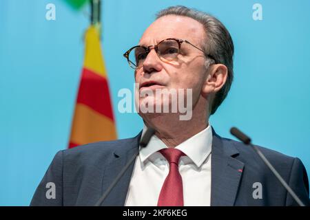 Marseille, Frankreich. 14.. November 2022. Renaud muséler spricht während der Eröffnung des Kongresses Renaud Muséler, Präsident der südlichen Region, organisierte das vierte Treffen der Bürgermeister der Region Provence - Alpes - Cote d'azur in Marseille, das dem ökologischen Wandel gewidmet war. (Foto: Laurent Coust/SOPA Images/Sipa USA) Quelle: SIPA USA/Alamy Live News Stockfoto