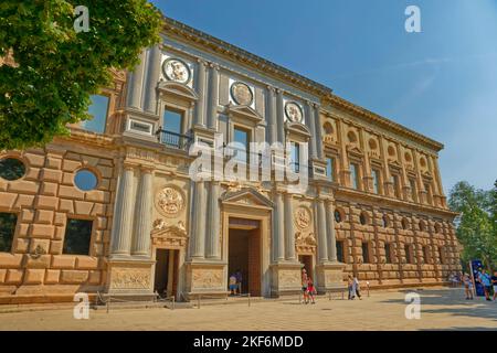 Der Palast von Karl 5. von Spanien befindet sich im Nasriden-Palast-Komplex in Granada, Spanien. Stockfoto