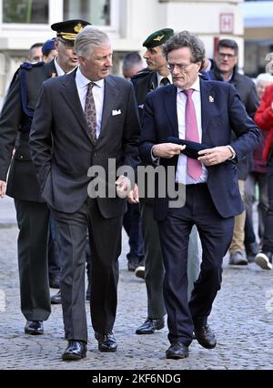 Belgien - König Philippe - Filip von Belgien und Vincent Houssiau, Stabschef des Königs von Belgien, abgebildet, als sie am Mittwoch, dem 16. November 2022, anlässlich der Feier des 250.-jährigen Bestehens der Königlichen Akademien in Brüssel bei einer akademischen Sitzung mitmachten. BELGA FOTO ERIC LALMAND Stockfoto