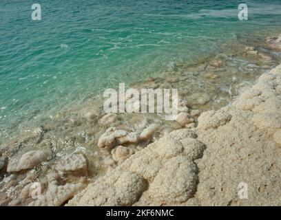 Das Tote Meer, Jordanien. Im Toten Meer gibt es nichts lebendiges. Über 400 Meter unter dem Meeresspiegel. Stockfoto