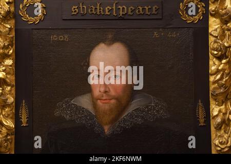 Ein Porträt von William Shakespeare vom Künstler Robert Peake, Es wird angenommen, dass es sich um das einzige signierte und datierte Bild des Dramatikers handelt, der zu seinen Lebzeiten geschaffen wurde und im Grosvenor House Hotel, London, ausgestellt wird, bevor es per Privatvertrag für eine Zahl von mehr als 10m £zum Verkauf angeboten wird. Bilddatum: Mittwoch, 16. November 2022. Stockfoto