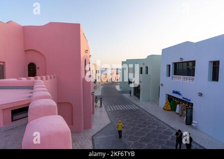 Der farbenfrohe Mina District im alten Hafen von Doha in Doha, Katar. Stockfoto