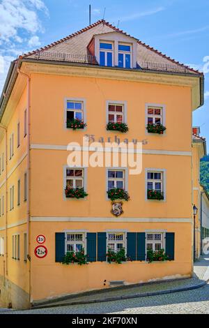 Malerischer Blick auf das Rathaus von Königstein, Sachsen, Deutschland. Stockfoto