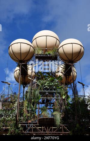 Futuristische Flugmaschine oder Contraption 'Aéroflorale', gebaut von der Street Theatre Group 'La Machine', um Pflanzenexemplare aus der ganzen Welt zu sammeln Stockfoto