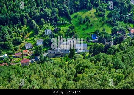 Luftaufnahme eines Teils der Stadt Koenigstein, Sachsenschweiz, Sachsen, Deutschland. Stockfoto