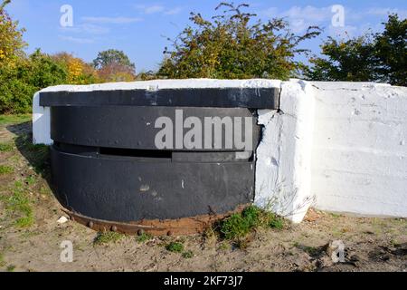 Region Königsberg, Baltijsk, Russland, 28. Oktober 2022.Pillboxen am Ufer von Baltijsk Stockfoto