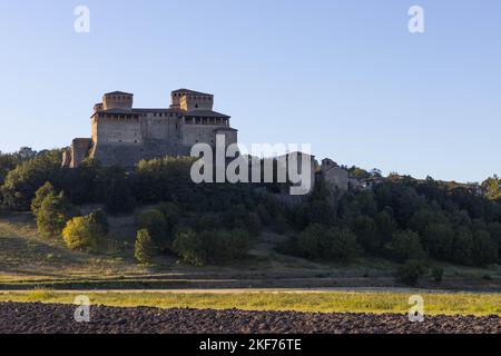 Blick auf das Schloss Torrechiara, Provinz Parma, Italien. Hochwertige Fotos Stockfoto