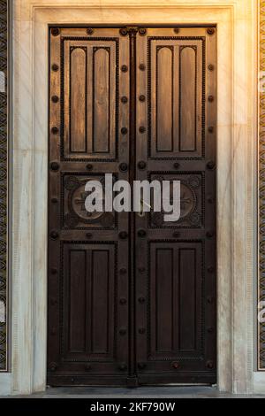 Tür der Metropolitan Kathedrale von Athen. Stockfoto