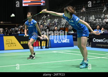 Sydney, Australien. 16.. November 2022. Yuki Fukushima (L) und Sayaka Hirota (R) aus Japan wurden während des Doppelspiels der SATHIO-GRUPPE Australian Badminton Open 2022 gegen Hu Ling Fang und Lin Xiao Min von Chinese Taipei in Aktion gesehen. Hirota und Fukushima gewannen das Spiel 21-14, 21-17. Kredit: SOPA Images Limited/Alamy Live Nachrichten Stockfoto