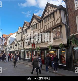 Kathe Wohlfahrt , Stonegate Street , York, North Yorkshire, England, Vereinigtes Königreich , YO1 8AS, Mit Käufern und Touristen Stockfoto