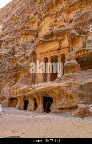 Grab in der nabatäischen Stadt Little Petra, Siq al-Barid, Jordanien Stockfoto