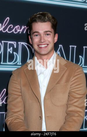 West Hollywood, USA. 15.. November 2022. LOS ANGELES - NOV 15: AJ Pritchard bei der Welcome to Chippendales Premiere im Pacific Design Center am 15. November 2022 in West Hollywood, CA (Foto von Katrina Jordan/Sipa USA) Credit: SIPA USA/Alamy Live News Stockfoto