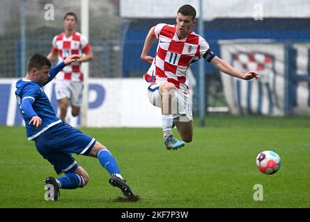 Zagreb, Kroatien. 16. November 2022 Gabrijel Rukavina aus Kroatien während des UEFA-U-19-Europameisterschafts-Qualifiers-Spiels 2023 zwischen Kroatien und den Färöer-Inseln im SC RUDES-Stadion am 16. November 2022 in Zagreb, Kroatien. Foto: Marko Lukunic/PIXSELL Stockfoto