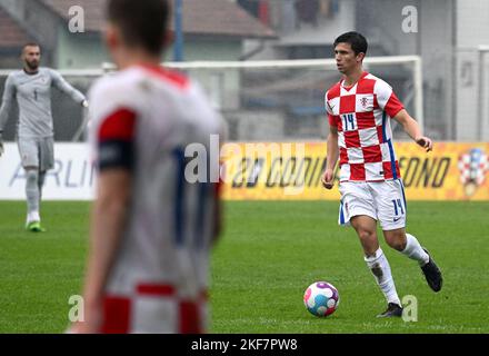 Zagreb, Kroatien. 16. November 2022 Dominik Prpic aus Kroatien während des UEFA-U-19-Europameisterschafts-Qualifiers-Spiels zwischen Kroatien und den Färöern im SC RUDES-Stadion am 16. November 2023 2022 in Zagreb, Kroatien. Foto: Marko Lukunic/PIXSELL Stockfoto