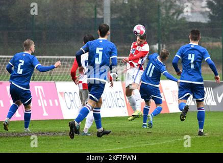 Zagreb, Kroatien. 16. November 2022 Roko Brajkovic aus Kroatien während des UEFA-U-19-Europameisterschafts-Qualifiers-Spiels 2023 zwischen Kroatien und den Färöer-Inseln im SC RUDES-Stadion am 16. November 2022 in Zagreb, Kroatien. Foto: Marko Lukunic/PIXSELL Stockfoto