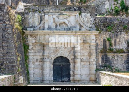 Eingangstor zur neuen venezianischen Festung aus dem 16.. Jahrhundert, El Venizelou, Altstadt von Korfu, Korfu (Kerkyra), Ionische Inseln, Griechenland Stockfoto