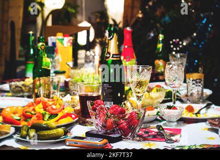 Europäischer Neujahrs-Feiertagshome-Tisch aus den 2000 Jahren Stockfoto