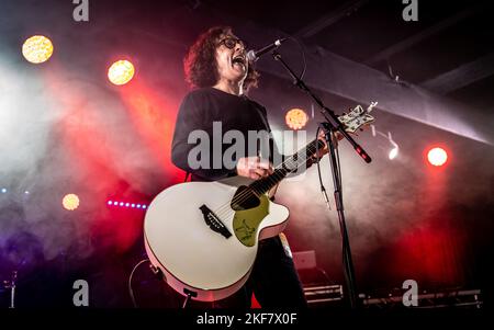 Miles Hunt tritt am Wochenende 2022 in Shiiine auf. Butlins, Minehead, Großbritannien. 13. November 2022. Kredit: Charlie Raven Stockfoto