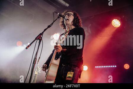 Miles Hunt tritt am Wochenende 2022 in Shiiine auf. Butlins, Minehead, Großbritannien. 13. November 2022. Kredit: Charlie Raven Stockfoto