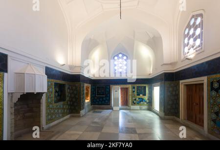 Innenraum der gekachelten Kiosk-Halle im Topkapi-Palast, Istanbul, Türkei Stockfoto