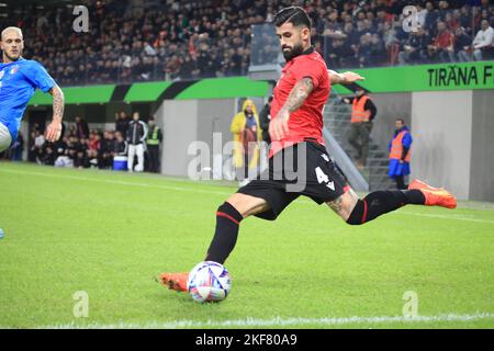 Albanien-Stadion, 16. November 2022, Elseid Hysaj von Albanien während des fußballfreundlichen Fußballspiels zwischen den Nationalmannschaften Albaniens und Italiens, im Air Albania-Stadion am 16. November 2022, Tirana, Albanien. Foto Nderim Kaceli Stockfoto