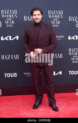 Madrid. Spanien. 20221116, Maxi Iglesias nimmt am 16. November 2022 im Kino Callao in Madrid, Spanien, an den Harper's BAZAAR ‘Woman of the Year 2022’ Awards Teil Stockfoto