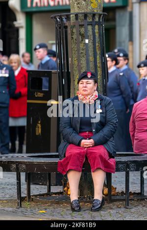 13. November 2022. Elgin, Moray, Schottland. Dies ist von der Remembrance Parade und der Wreath Laying am war Memorial auf der Elgin High Street. Stockfoto