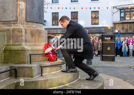 13. November 2022. Elgin, Moray, Schottland. Dies ist von der Remembrance Parade und der Wreath Laying am war Memorial auf der Elgin High Street. Stockfoto