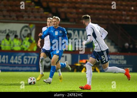 Glasgow, Großbritannien. 16.. November 2022. Schottland spielte Island in der EUFA European Under 19 Championship 2023 im Firhill Stadium, Glasgow, Schottland, Großbritannien. Island gewann mit 1 - 0 und das Siegertor für Island wurde von Orri Oskarsson erzielt. Kredit: Findlay/Alamy Live Nachrichten Stockfoto