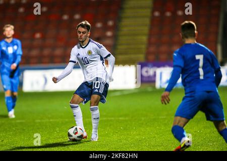 Glasgow, Großbritannien. 16.. November 2022. Schottland spielte Island in der EUFA European Under 19 Championship 2023 im Firhill Stadium, Glasgow, Schottland, Großbritannien. Island gewann mit 1 - 0 und das Siegertor für Island wurde von Orri Oskarsson erzielt. Kredit: Findlay/Alamy Live Nachrichten Stockfoto