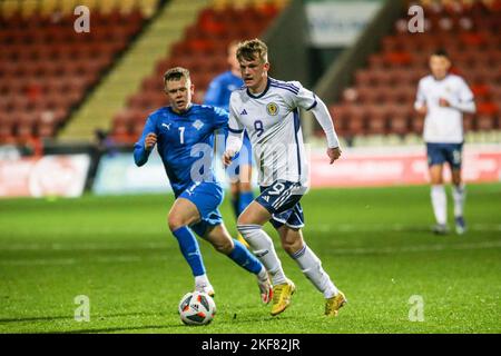 Glasgow, Großbritannien. 16.. November 2022. Schottland spielte Island in der EUFA European Under 19 Championship 2023 im Firhill Stadium, Glasgow, Schottland, Großbritannien. Island gewann mit 1 - 0 und das Siegertor für Island wurde von Orri Oskarsson erzielt. Kredit: Findlay/Alamy Live Nachrichten Stockfoto