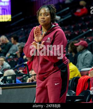 Piscataway, New Jersey, USA. 16.. November 2022. North Carolina Central Eagles Cheftrainer Trisha Stafford-Odom während eines Spiels zwischen den Rutgers Scarlet Knights und North Carolina Central Eagles in der Jersey MikeÕs Arena in Piscataway, New Jersey. Duncan Williams/CSM/Alamy Live News Stockfoto