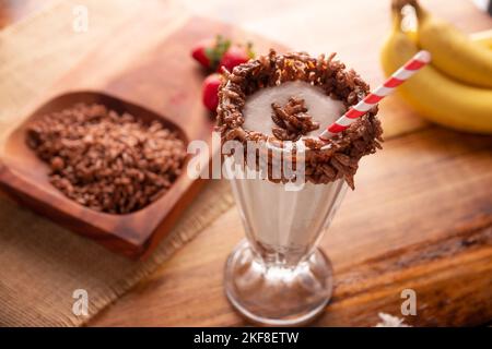 Esquimo. Kaltes Getränk aus gesüßter, aromatisierter und Schlagmilch, um eine sehr schaumig und homogene Konsistenz zu erreichen, sehr beliebt in Mexiko, simila Stockfoto