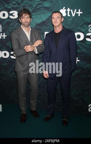 New York, NY, USA. 16.. November 2022. Michiel Huisman und Luke Evans bei der Apple TV Echo 3-Serie Premiere im Walter Reade Theater im Lincoln Center in New York City am 16. November 2022. Quelle: Rw/Media Punch/Alamy Live News Stockfoto