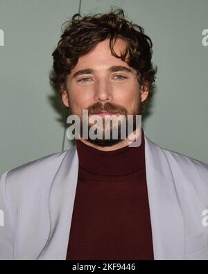 16. November 2022, Westwood, Kalifornien, USA: Dustin Milligan nimmt an der Los Angeles Premiere von Prime Video's ''The People We Hate at the Wedding' Teil (Bildnachweis: © Billy Bennight/ZUMA Press Wire) Stockfoto