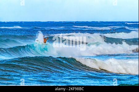 Bunte Surfer Banzai Pipeline North Shore Oahu Hawaii. Einer der berühmtesten Surfspots Stockfoto