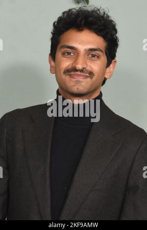 Los Angeles, California, USA 16.. November 2022 Darsteller Karan Soni nimmt an der Los Angeles Premiere von Prime Video's "The People We Hate at the Wedding" im Regency Village Theatre am 16. November 2022 in Los Angeles, Kalifornien, USA Teil. Foto von Barry King/Alamy Live News Stockfoto