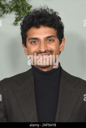 Los Angeles, California, USA 16.. November 2022 Darsteller Karan Soni nimmt an der Los Angeles Premiere von Prime Video's "The People We Hate at the Wedding" im Regency Village Theatre am 16. November 2022 in Los Angeles, Kalifornien, USA Teil. Foto von Barry King/Alamy Live News Stockfoto