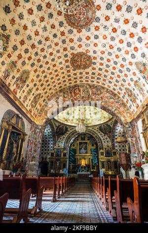 Das Kirchenschiff der Kirche San Jeronimo Tlacochahuaya in San Jeronimo Tlacochahuaya, Mexiko. Der Bau wurde Ende des 16. Jahrhunderts begonnen und abgeschlossen Stockfoto