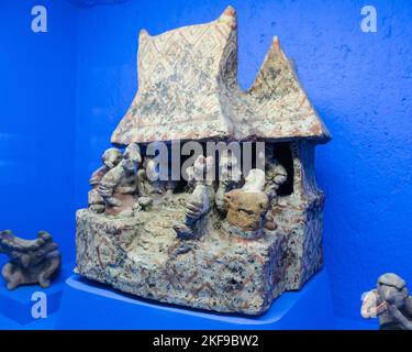 Keramische Darstellung von Szenen aus dem täglichen Leben, aus Nayarit. Rufino Tamayo Museum für prähispanische Kunst von Mexiko, Oaxaca, Mexiko. Vorklassisches Perio Stockfoto