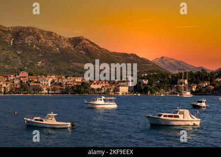 Sonnenuntergang über Cavtat. Cavtat - ist eine kleine Stadt in Dalmatien, Kroatien. Stockfoto