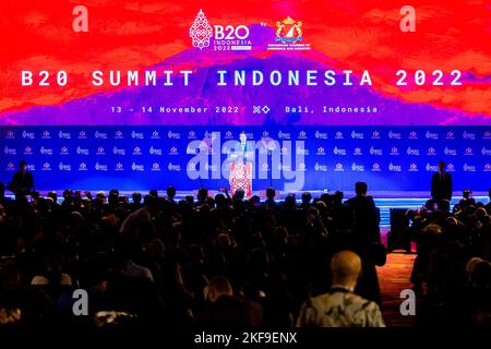 Nusa Dua, Indonesien. 14.. November 2022. Klaus Schwab was de afgelopen weken aanwezig op de ASEAN-top en gaf een toespraak op de B20-bijeenkomst op Bali. Hij maakte echter niet direct deel uit van de G20-bijeenkomsten op hetzelfde eiland. Quelle: Christoph Soeder/dpa/Alamy Live News Stockfoto