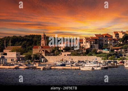 Sonnenuntergang über Cavtat. Cavtat - ist eine kleine Stadt in Dalmatien, Kroatien. Stockfoto