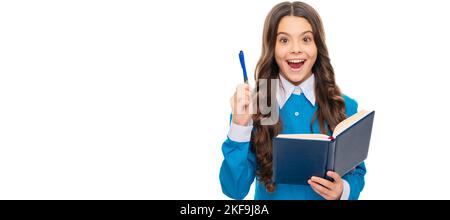Inspiriertes Kinderbuch halten Schulbuch halten Stift angehoben isoliert auf weiß, Inspiration. Horizontales isoliertes Plakat der Schülerin. Banner-Kopfzeile Stockfoto