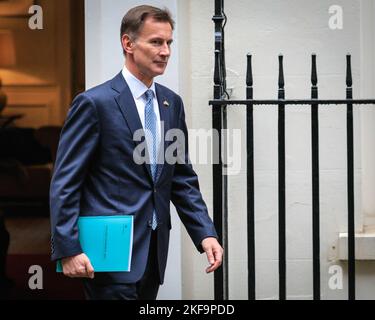 London, Großbritannien. 17.. November 2022. Jeremy Hunt, MP, Kanzler der Schatzmeister verlässt Downing Street, um seine Herbsterklärung (auch bekannt als Herbstbudget) abzugeben.Quelle: Imageplotter/Alamy Live News Stockfoto