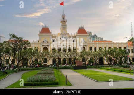 Frontansicht des Gebäudes des Volkskomitees, Ho Chi Minh City, Vietnam Stockfoto