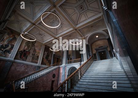 Stockholm, Schweden - 2022. September: Innenausstellungsgalerie und Hallenansicht des Schwedischen Nationalmuseums Stockfoto